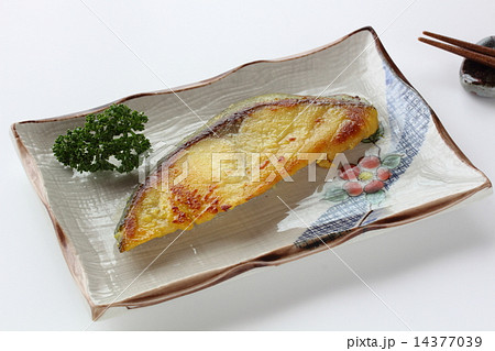 西京漬け銀ヒラスの焼魚 14377039