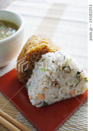 おにぎりのある食卓 イメージ おにぎりのある食卓 イメージ 14382053