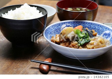 日本の食卓イメージ 炊きたてごはんとおかず 日本の食卓イメージ 炊きたてごはんとおかず 14382105