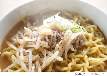 味噌ラーメン　出来立て　湯気　クローズアップ 14382203