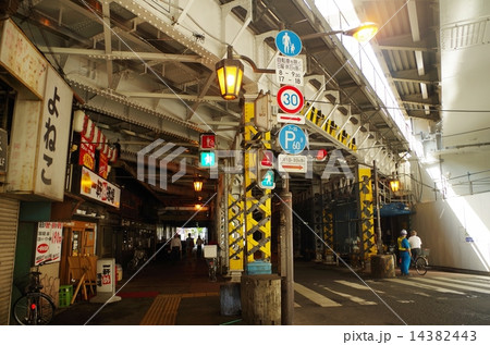 神田駅付近のガード下 14382443