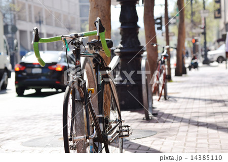 サンフランシスコ　街角　自転車 14385110