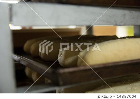 焼きたてパン 14387004