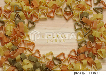 ハートパスタの枠にNATURALFOODSの文字　中央 14389909
