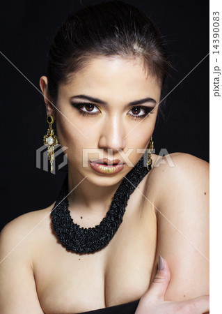 Pretty girl with bijouterie. Fashion photo. 14390083