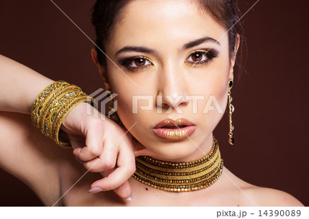 Pretty girl with bijouterie. Fashion photo. 14390089