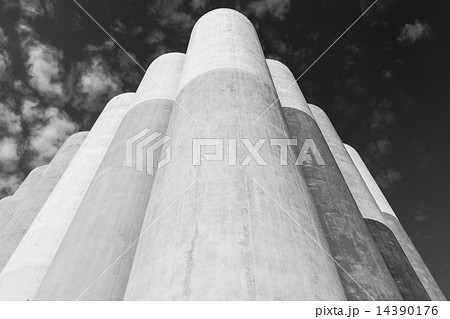 Large concrete tanks for storage of bulk materials 14390176