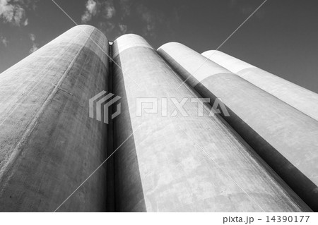 Large tanks for storage of bulk materials Large tanks for storage of bulk materials 14390177