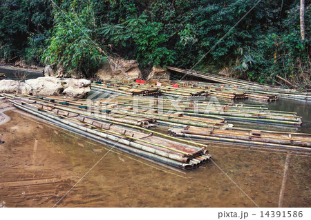 bamboo raftings floating in river 14391586