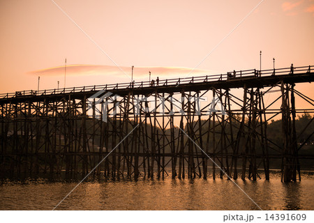 The wooden bridge  14391609