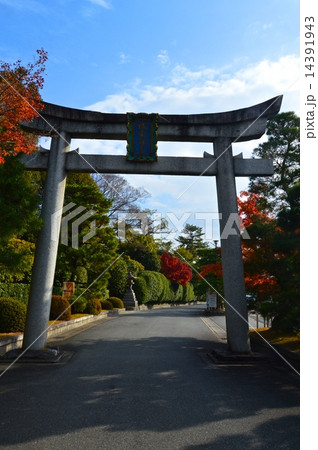 城南宮の鳥居(西側)(京都市伏見区中島鳥羽離宮町) 城南宮の鳥居(西側)(京都市伏見区中島鳥羽離宮町) 14391943