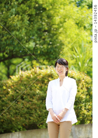 ミドル女性 ミドル女性 14392456