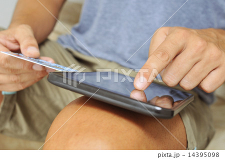 young man shopping online via a tablet computer 14395098
