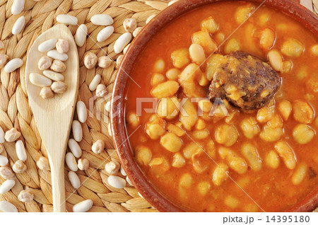 potaje de judias y garbanzos, a traditional spanish legume stew potaje de judias y garbanzos, a traditional spanish legume stew 14395180