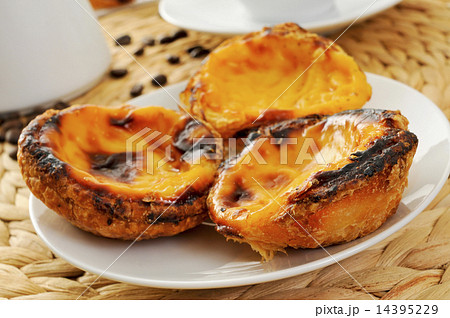 pasteis de nata, typical Portuguese egg tart pastries 14395229