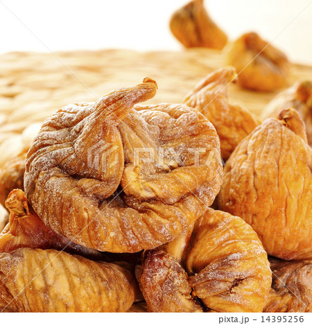 dried figs 14395256