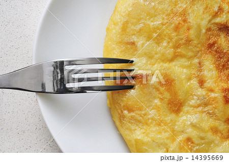tortilla de patatas, spanish omelet 14395669