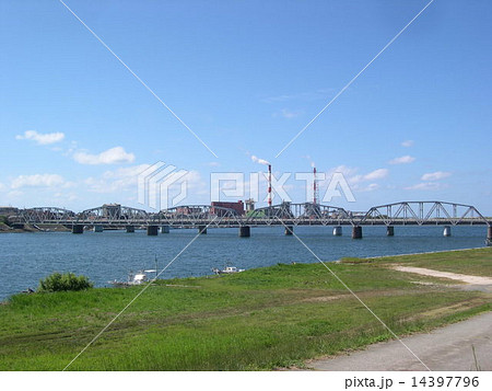 工場の煙突 14397796