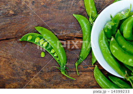 hearthy fresh green peas hearthy fresh green peas 14399233