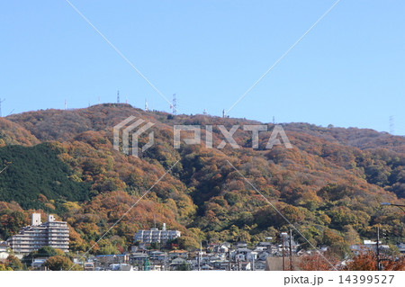 秋色に染まる生駒山と電波塔の稜線 秋色に染まる生駒山と電波塔の稜線 14399527