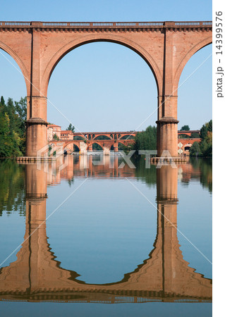 Bridge in Albi and its reflection, France 14399576