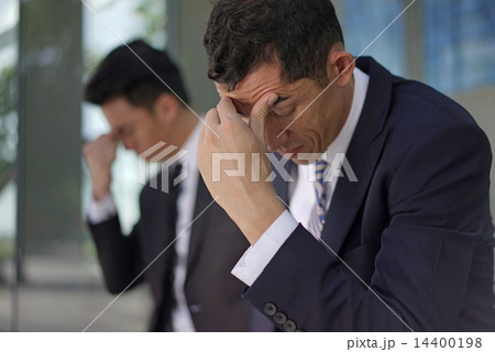 Counseling a colleague over bad news 14400198