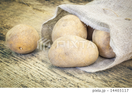 Organic Potatoes in linen bag on the boards Organic Potatoes in linen bag on the boards 14403117