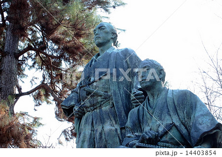 京都　坂本龍馬と中岡慎太郎像（円山公園） 14403854
