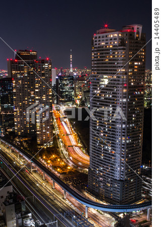 首都高の光跡とスカイツリー 14405489