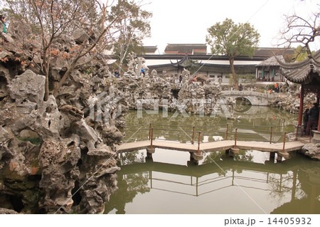 世界遺産中国蘇州市獅子林の庭園風景 14405932