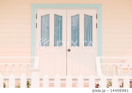 Front entrance to a home in vintage style Front entrance to a home in vintage style 14406981