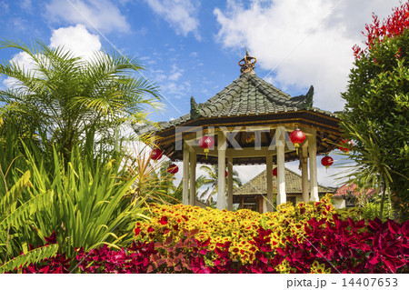 Gazebo under blue sly. 14407653