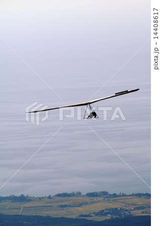 鳥海山より飛び立つ 14408617