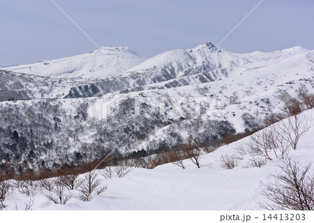赤面山から見る茶臼岳・朝日岳3月 14413203