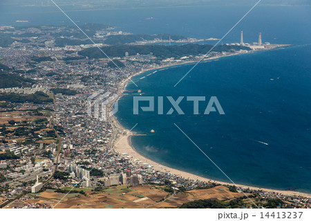三浦海岸駅付近上空より久里浜方向浦賀水道を空撮 14413237