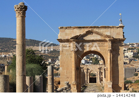 ヨルダンジェラシュ北門(north gate in Jerash, Jordan) ヨルダンジェラシュ北門(north gate in Jerash, Jordan) 14414248