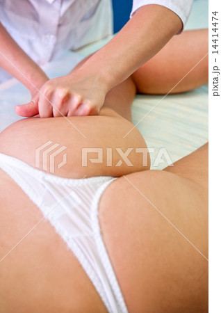 woman massage 14414474