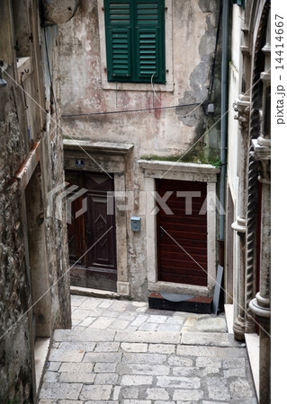 Narrow and old street in Sibenik city, Croatia 14414667