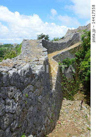 中城城跡の外壁（沖縄県中頭郡北中城村･中城村） 14417558