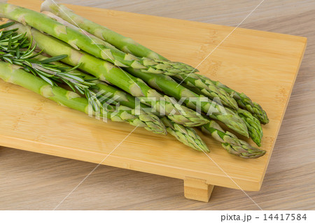 Raw asparagus Raw asparagus 14417584