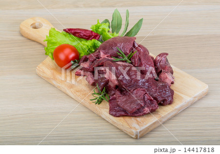 Raw venison 14417818