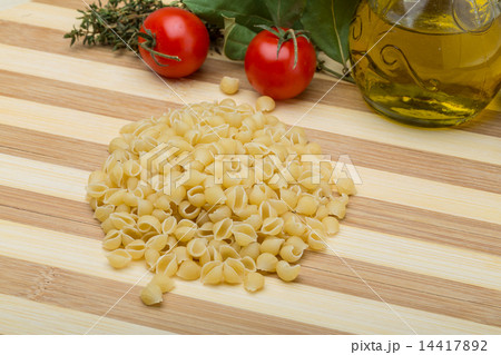Shell pasta 14417892