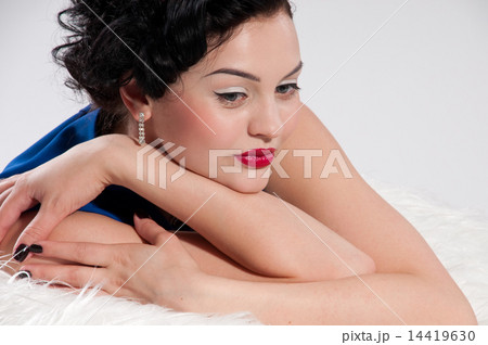 Closeup beautiful glamour woman on white fur 14419630