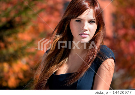 Business woman waiting a meeting at park 14420977