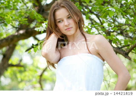 Beautiful young woman relaxing in apple tree garden Beautiful young woman relaxing in apple tree garden 14421819