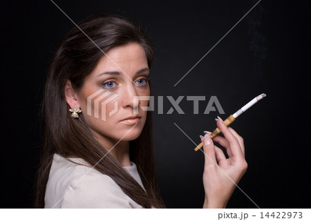 Close up portrait of smocking young fashion woman 14422973