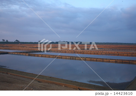 Salt evaporation ponds salterns Salt evaporation ponds salterns 14423610