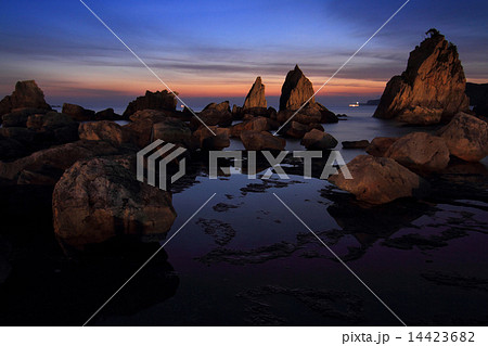 夜明けの橋杭岩 夜明けの橋杭岩 14423682