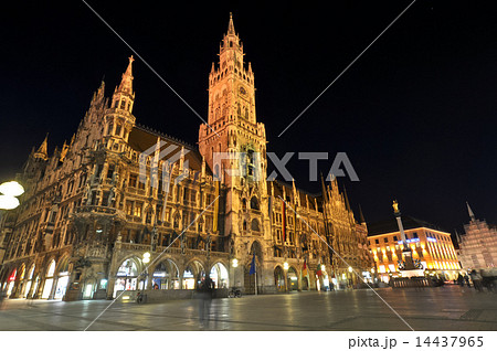 Neues Rathaus at night, Marienplatz, Munich Neues Rathaus at night, Marienplatz, Munich 14437965