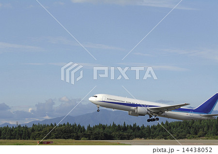 B767の離陸 14438052